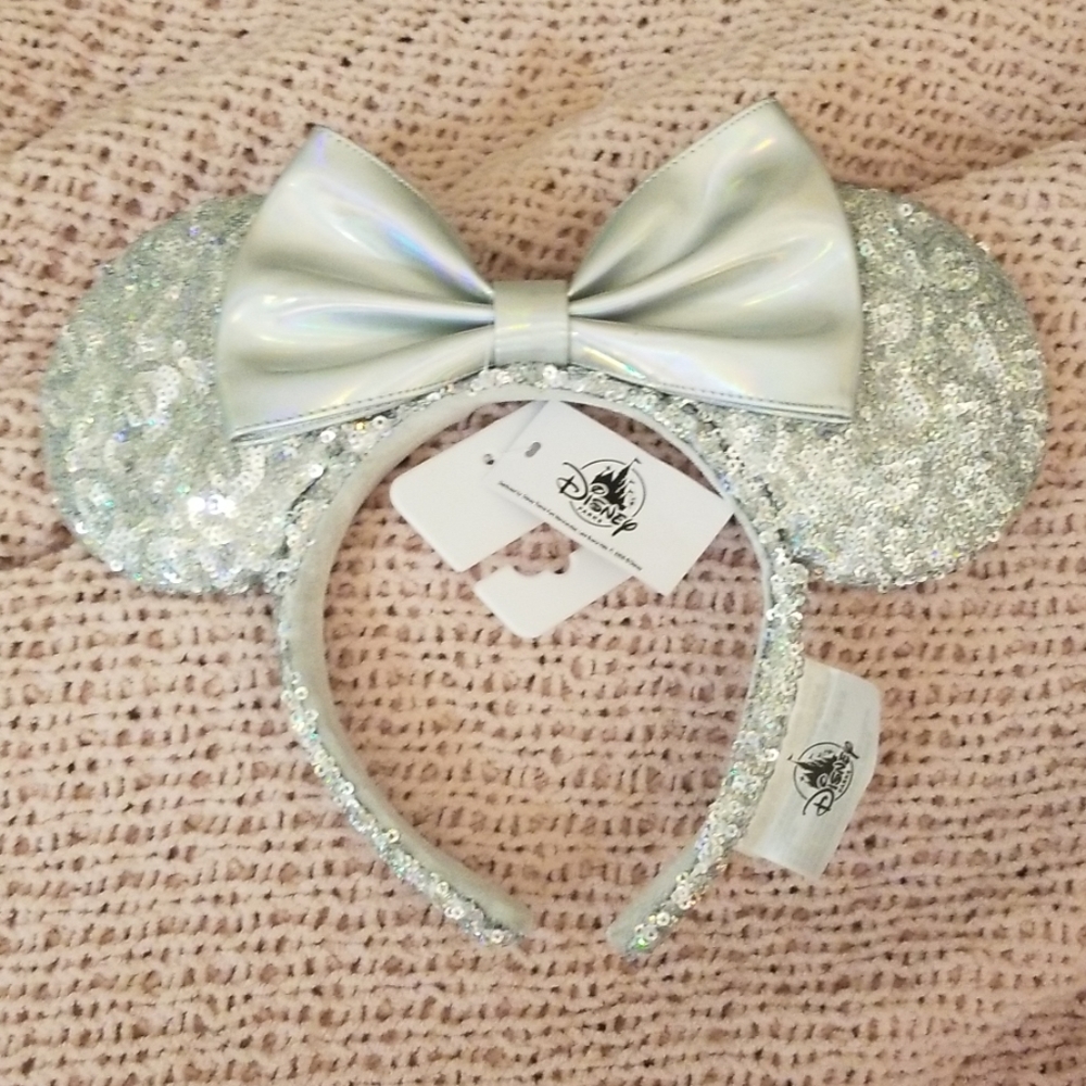 NWT Authentic Holo Disney Parks Minnie Ears